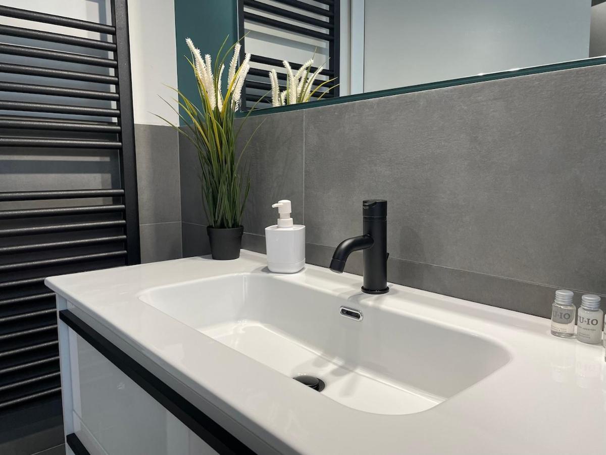 City Center - Modern Flat With Free Parking And Wifi - Apt B Bergamo Luaran gambar